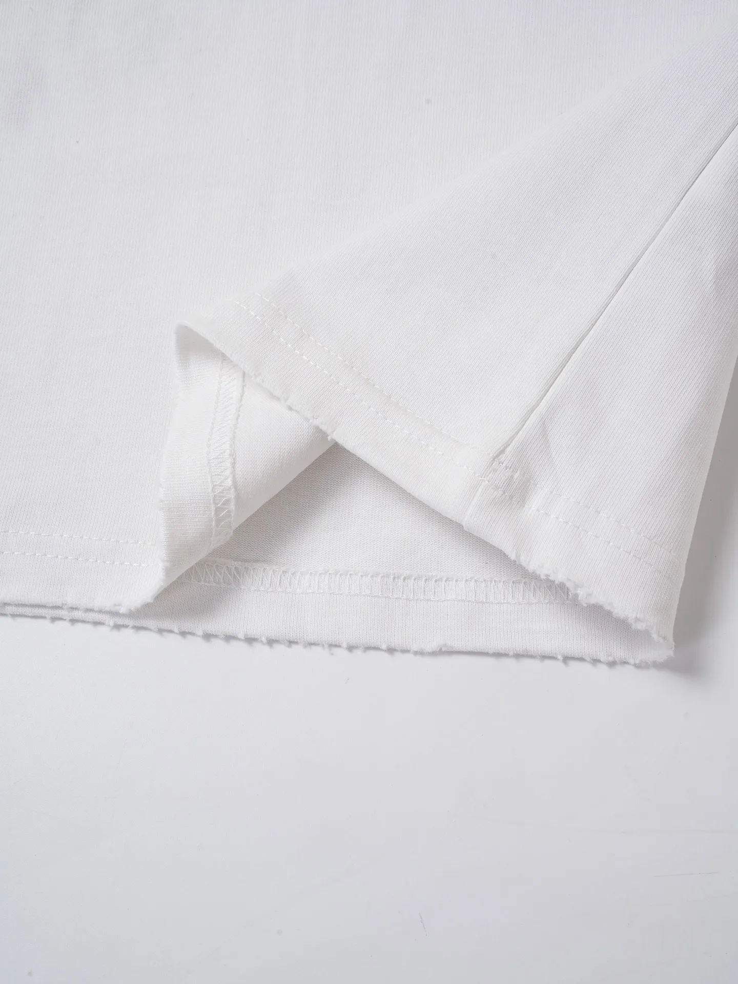 CH 26ss New Arrival T Quality ！ ， ， 。 ， CH ， 。 ， ， Same Style， ， 。 Size：S—XL ：Black White